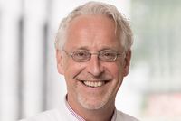 Experte in der Lungenheilkunde: Bernd Schönhofer übernimmt Klinik für Innere Medizin, Pneumologie und Intensivmedizin am EvKB. 